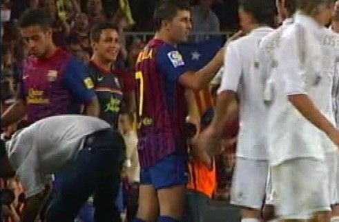 VIDEO El Clasico se transforma in RAZBOI! Ozil il acuza pe Villa ca a insultat 1,5 MILIARDE de oameni!