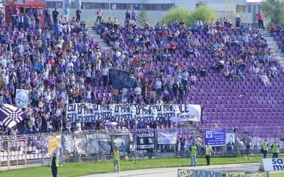 Echipa INEDITA pentru Timisoara in Liga a 2-a! 3000 de fani si-au sustinut echipa si in B! Vezi BANNERUL impresionant al ultrasilor: