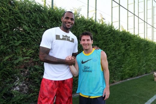 SUPERFOTO: Uriasul si martienii! Surpriza de PROPORTII in cantonamentul Barcelonei: jucatorul care face cat doi Messi! :)