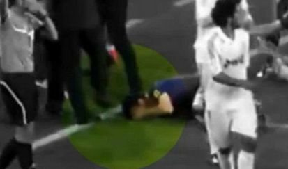 Au aparut imagini noi SOCANTE din El Clasico! Ii da Mourinho cu piciorul in cap lui Fabregas?