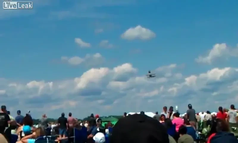 Doar in America se mai intampla asa: un cascador a murit, show-ul a continuat! VIDEO SOCANT!