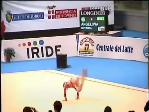 Acesta ar fi fost primul 10 din istoria gimnasticii daca s-ar fi nascut inaintea Nadiei Comaneci! Un exercitiu cu mingea PERFECT!