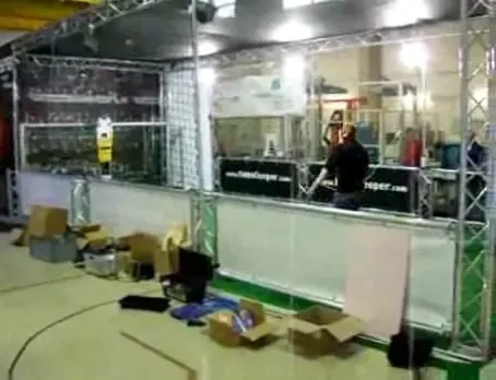 Inventia care poate schimba fotbalul: ROBOTUL MINUNE care nu ia gol niciodata!