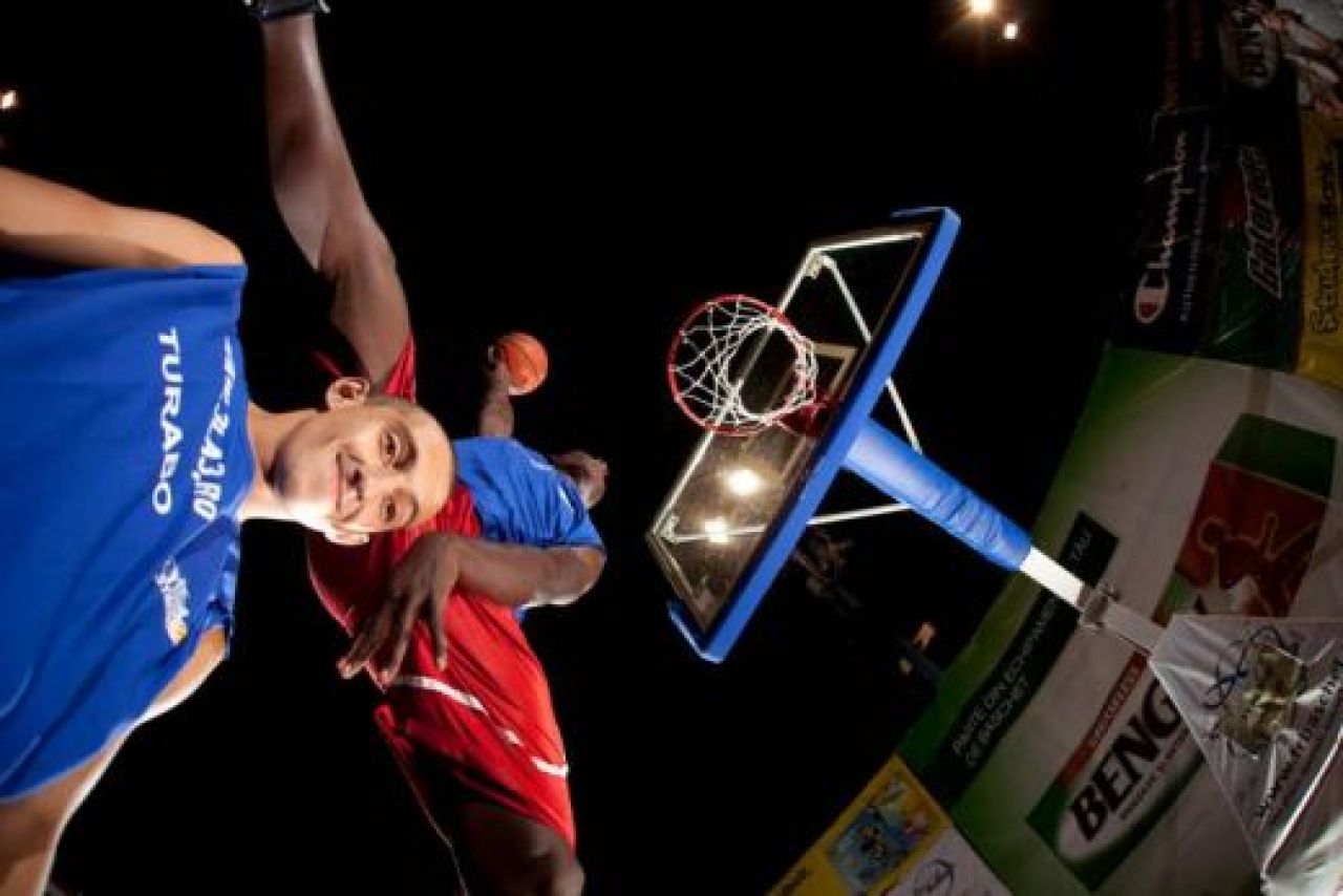 ACUM LIVE VIDEO pe www.sport.ro: Campionatul mondial de slamdunk de la Bucuresti!_3