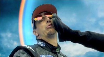 VIDEO: Ce lovitura de imagine!&nbsp;Ken Block e devastator in Gymkhana 4!