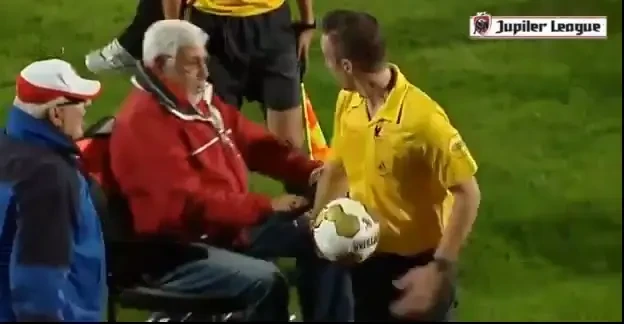 Cum se numeste un suporter pe scuter care agreseaza arbitrul? Raspuns: SCULIGAN! Vezi atacul "criminal" :)