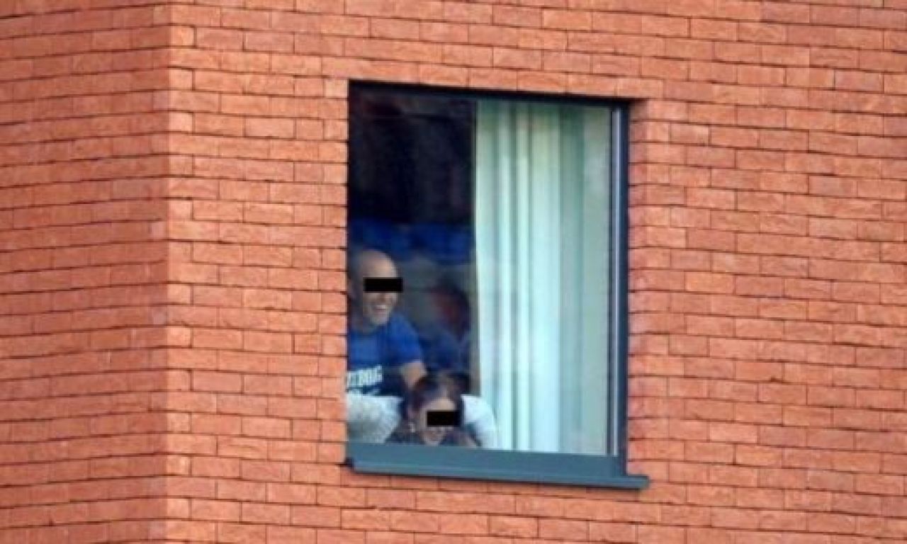 FOARTE TARE! Sex in fata a 7000 de spectatori! Ce TEAPA si-a luat un cuplu la un meci din Belgia! :)_1