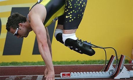Mai tare decat Powell si Bolt! Adevaratul rege al atletismului care a fost aplaudat fara sa castige! In Romania ar fi fost cel mai rapid!