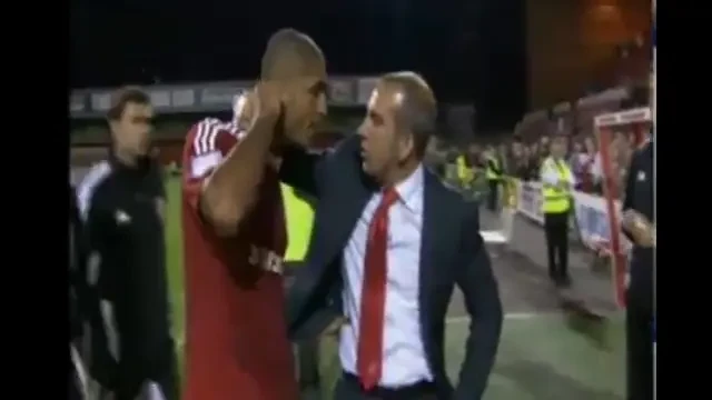 De la salutul fascist a trecut la batai in tunelul de la vestiar! Di Canio si-a luat la palme propriul jucatori! VIDEO