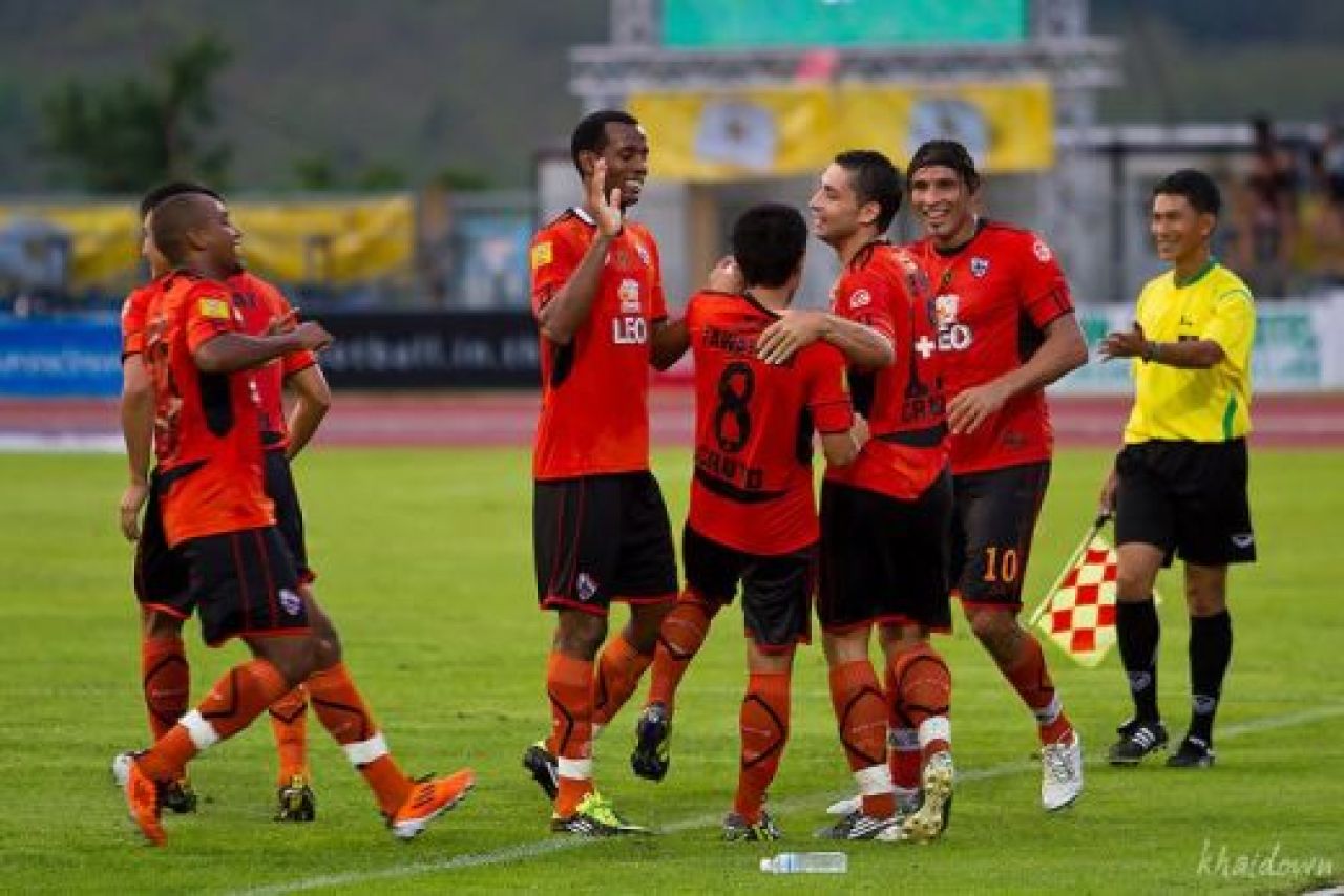 A fost la un pas de MOARTE intr-un derby IN FLACARI! Povestea FABULOASA a romanului care e IDOL pentru MII de suporteri in Asia:_5