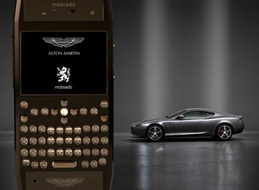 FOTO: De ce costa un telefon Aston Martin toti banii din lume?