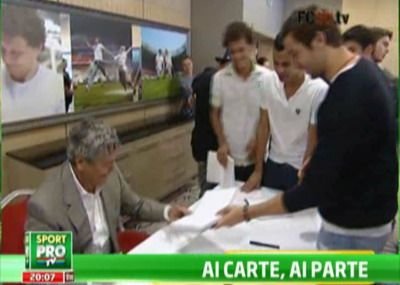 Ucrainenii s-au calcat in picioare la lansarea cartii lui Mircea Lucescu SURPRIZA: a primit o cerere de autograf la care nu se astepta: