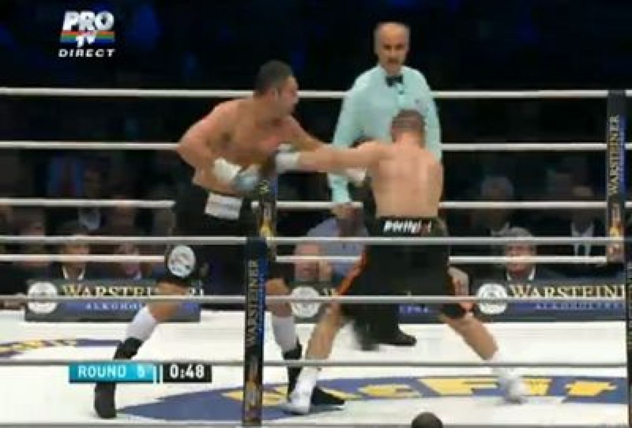 Vitali cel MILOSTIV! Klitschko s-a jucat cu Adamek in ring si i-a dat KO cand a vrut el! Vezi fazele meciului! VIDEO_4
