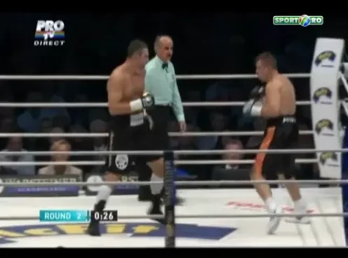 Vitali cel MILOSTIV! Klitschko s-a jucat cu Adamek in ring si i-a dat KO cand a vrut el! Vezi fazele meciului! VIDEO