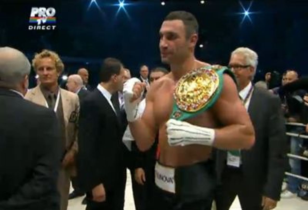 Vitali cel MILOSTIV! Klitschko s-a jucat cu Adamek in ring si i-a dat KO cand a vrut el! Vezi fazele meciului! VIDEO_7
