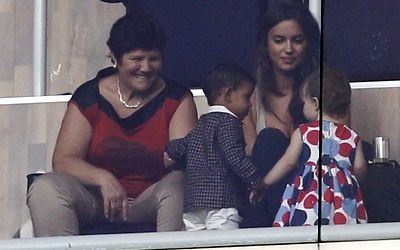Asa tata, asa fiu! Baiatul lui Cristiano Ronaldo a facut o cucerire in tribuna, chiar in fata Irinei Shayk :) SUPER FOTO