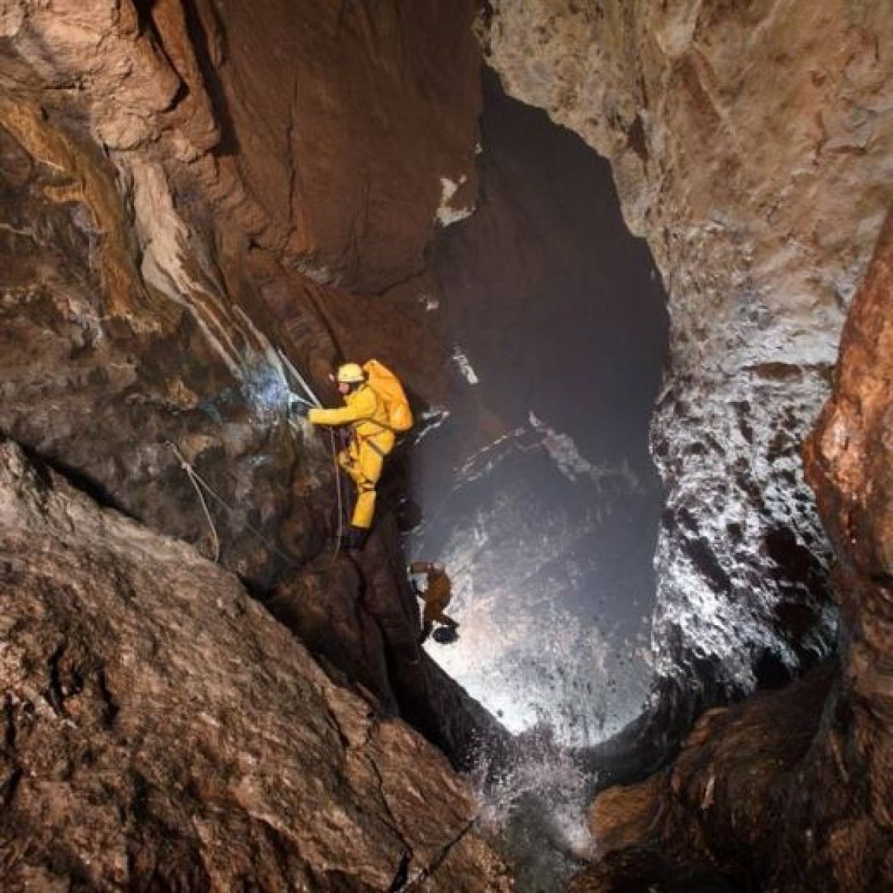 Cea mai mare ciudatenie a Pamantului: Everestul vanatorilor de pesteri! FOTO: Cel mai adanc loc descoperit de oameni!_11