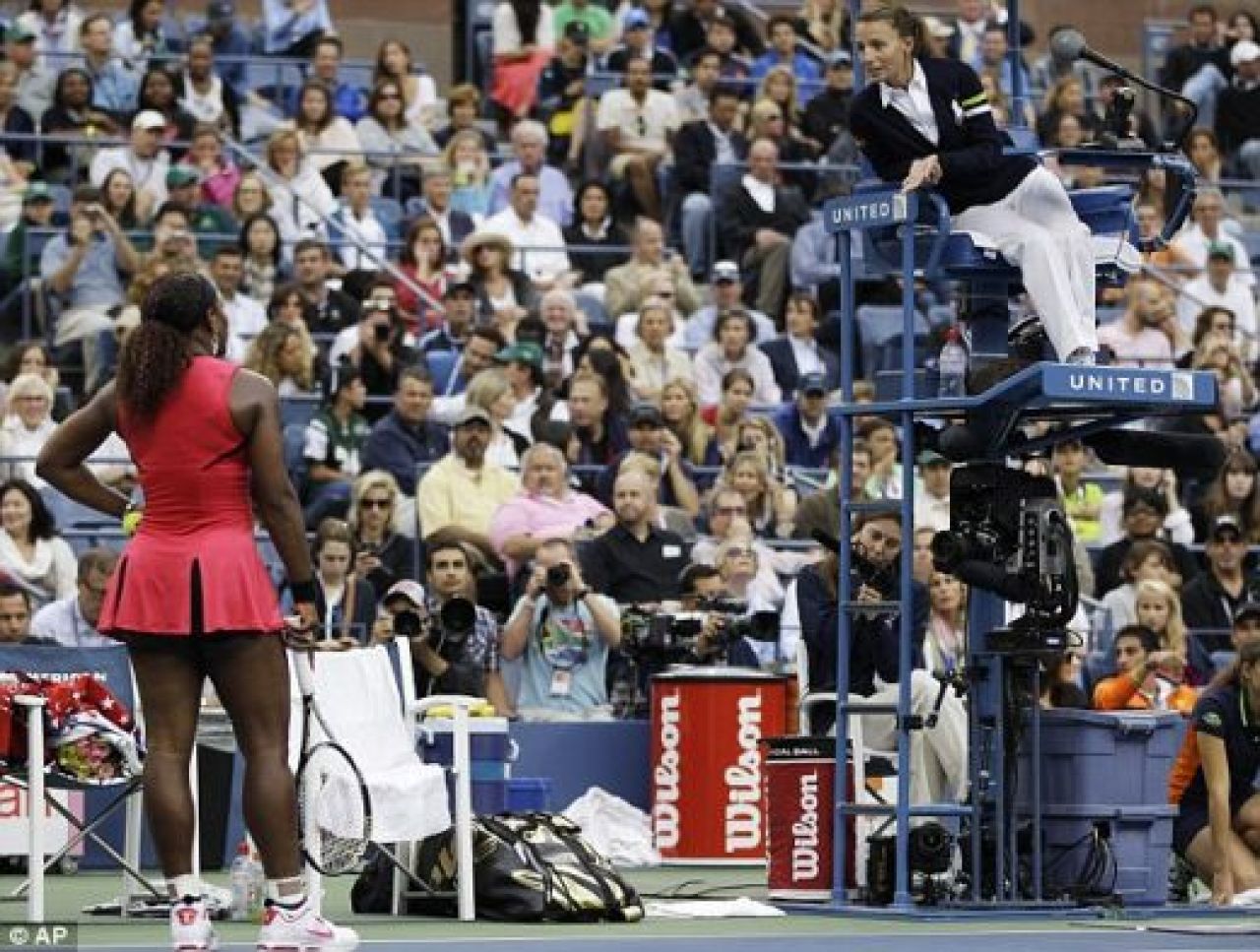 VIDEO Serena Williams, dezlantuita in finala US Open! A facut MEGA scandal cu arbitrul: