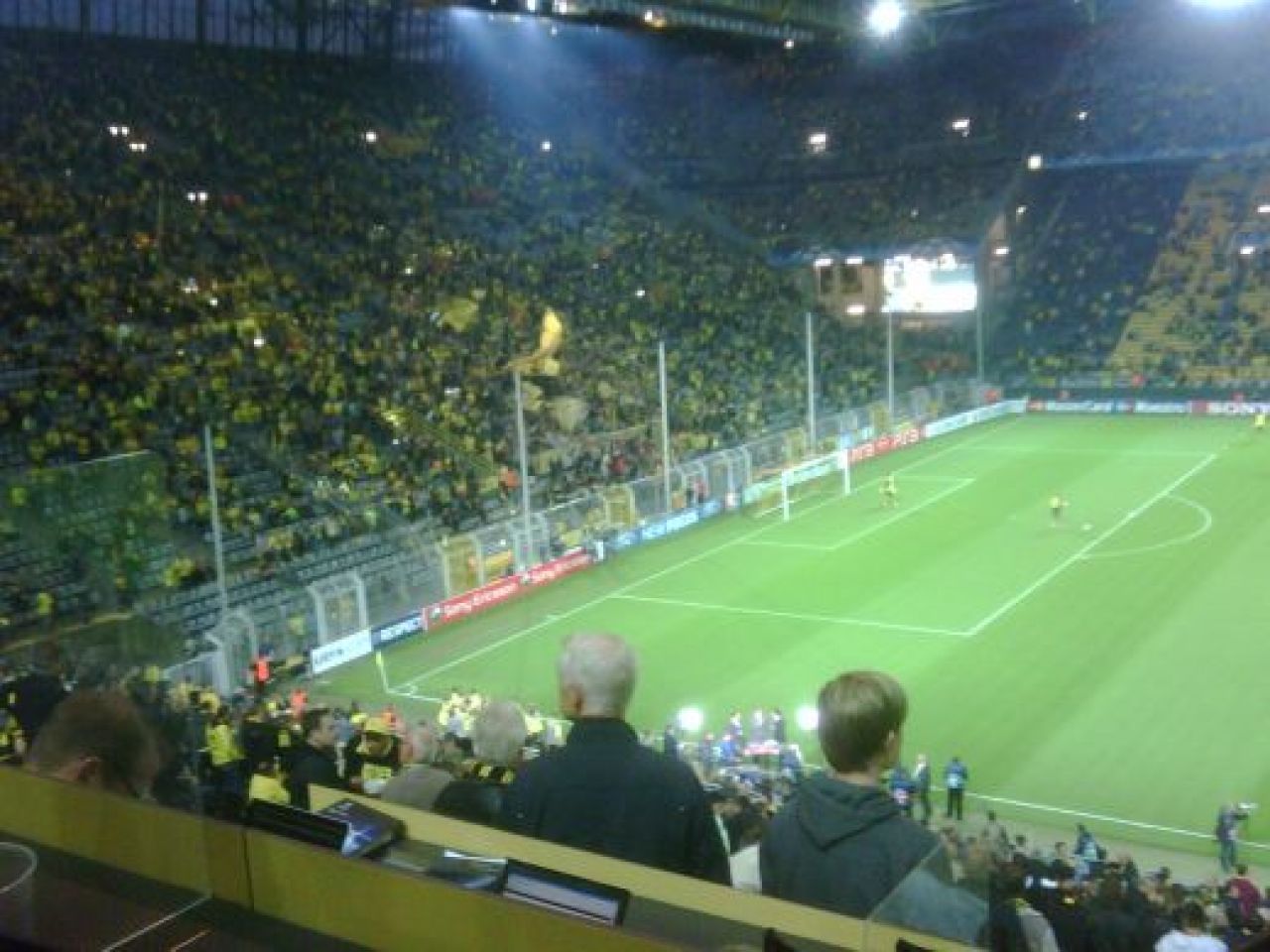 Dortmund o egaleaza pe Arsenal pe final, Mata are deja mai multe goluri ca Torres la Chelsea, APOEL reuseste surpriza! Vezi rezultatele din Liga:_2