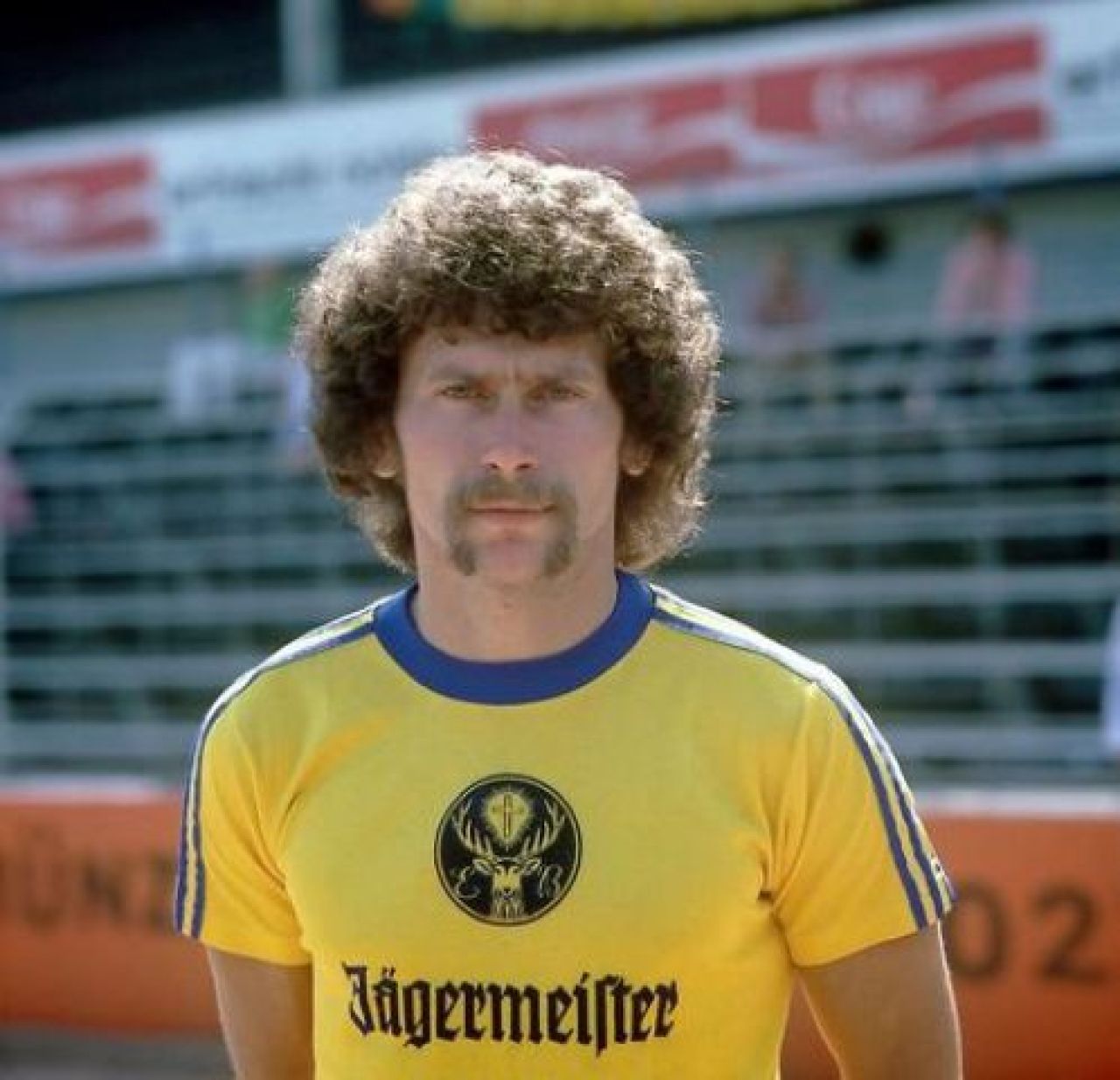 Ce bautura alcoolica a fost primul sponsor din fotbal si cine a pacalit Federatia! Liverpool, prima echipa mare care si-a vandut tricoul! Chelsea, prima care si-a pus numar pe sort:_2