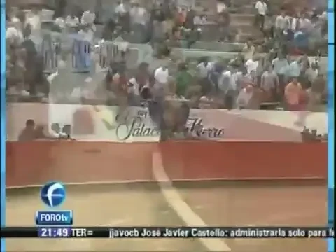 VIDEO: Tragedie in Mexic! Un spectator de la o corida a murit dupa ce a fost calcat in picioare de un taur care a sarit in tribune!