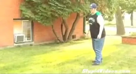 Asta este GRASUL de care te fereai in copilarie: sparge mingea inainte sa suteze! Cum reuseste: