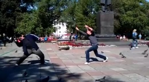 Rusii au inventat cel nebun sport: Mortal Kombat cu porumbei!