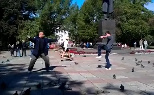 Rusii au inventat cel nebun sport: Mortal Kombat cu porumbei!