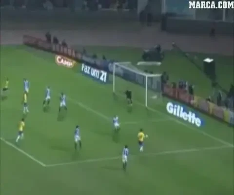 VIDEO: De-asta se numeste BRAZILIANA! Un jucator din nationala Braziliei si-a facut un adversar sa intre in pamant de rusine!