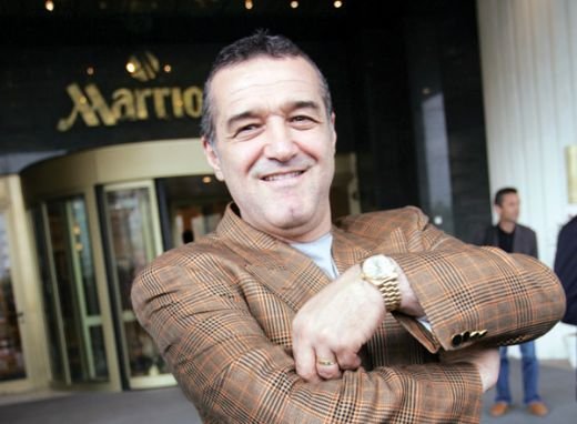 SUPER VIDEO: Becali e imparatul! O fana NEBUNA dupa Becali a vrut sa-l RAPEASCA inainte de Steaua - Schalke :))