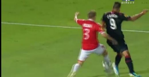 VIDEO! Toata Romania a urlat PENALTY pentru Rapid, arbitrul a REFUZAT sa vada! Trebuia dat penalty la Cassio?