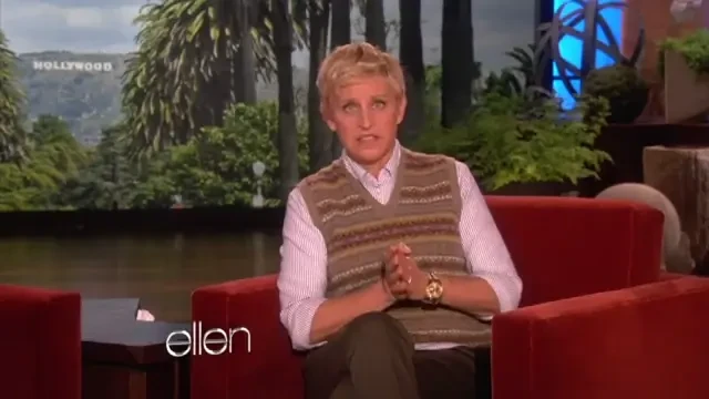 Beckham s-a deghizat si si-a promovat singur parfumul: le-a convins pe domnisoare sa ii miroasa picioarele!