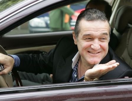 Becali asteapta aplauze pentru noul gazon de pe National Arena! Singura conditie pentru ca Steaua sa se intoarca in Ghencea: