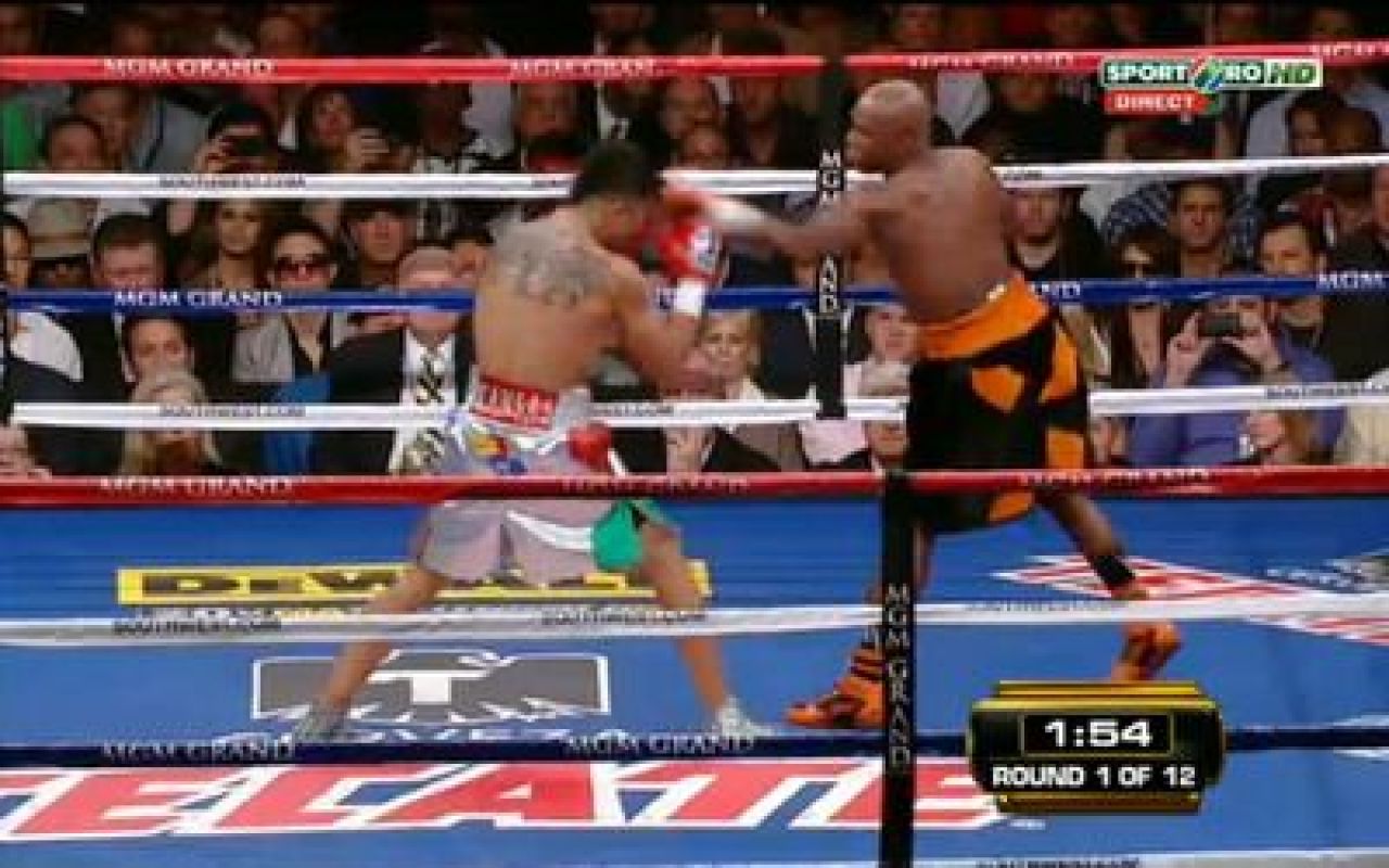 Victorie controversata pentru marele campion! Mayweather i-a dat PERVERSA dupa ce a primit un cap in gura! SUPER VIDEO_2