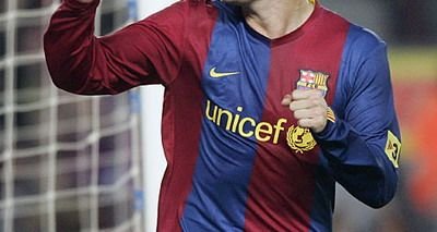 Ce fost jucator al Barcelonei a primit urmatorul mesaj: Sunt cu patru fete bune rau! Vino sa discutam transferuri Sotia i-a gasit SMS-ul si i-a facut praf Ferrari-ul din garaj: