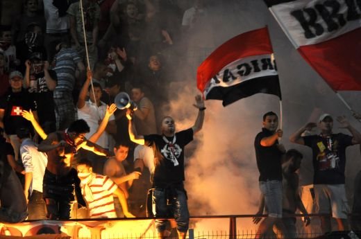 Dinamovistii aveau ARSENAL de razboi la meciul cu Rapid! Badea jura sa taie in carne vie! Ce risca suporterii!