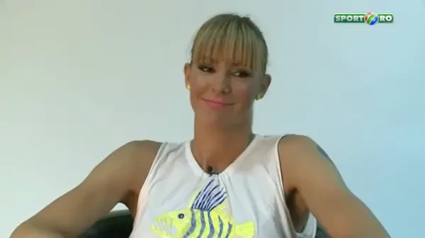 Roxana e Colectionarul de Astronauti ! Cum a evadat din spatiu la Pro Motor :)