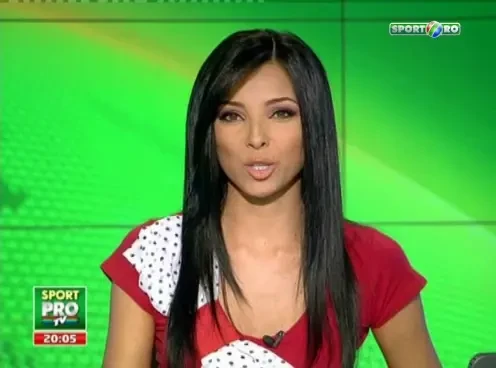 INCREDIBIL! Coulthard a testat o masina de Formula 1 intr-o ferma, printre vaci si boi!