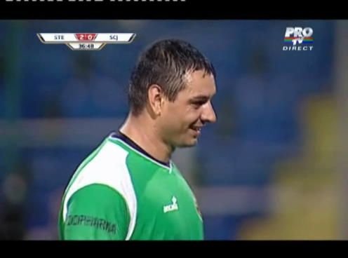 SUPERVIDEO: Ganea a intrat tare la Lupu si a inceput sa rada cand a vazut ce copil a faultat! :) Cum s-a terminat faza: