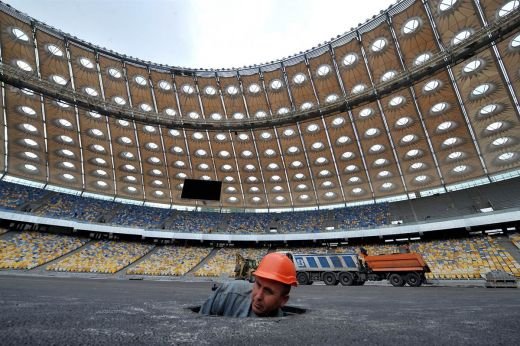 POZA ZILEI: Mesterul Manole de la Kiev! Cum se asigura ucrainienii ca vor avea un EURO perfect: