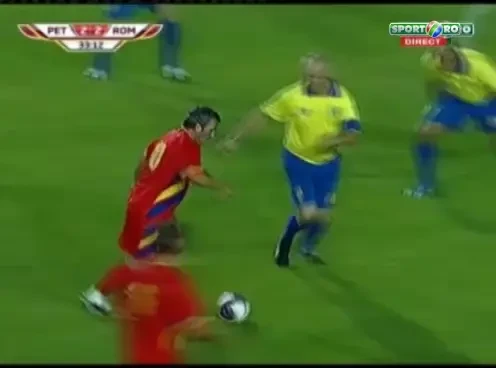 2-3, min 33: Moldovan marcheaza din pasa lui Hagi.
