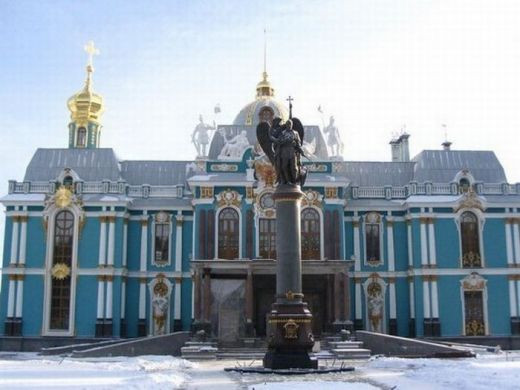 O NEBUNIE! Rusii au crezut ca GIGI BECALI s-a mutat la ei! :) Vezi un PALAT care l-ar face GELOS si pe Abramovic! FOTO