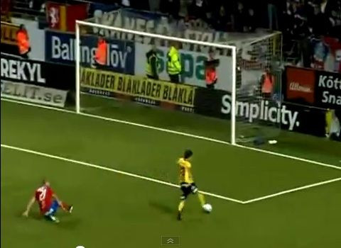 VIDEO Atacantul pentru care ar trebui sa se joace cu TREI porti! Ratare INEXPLICABILA: