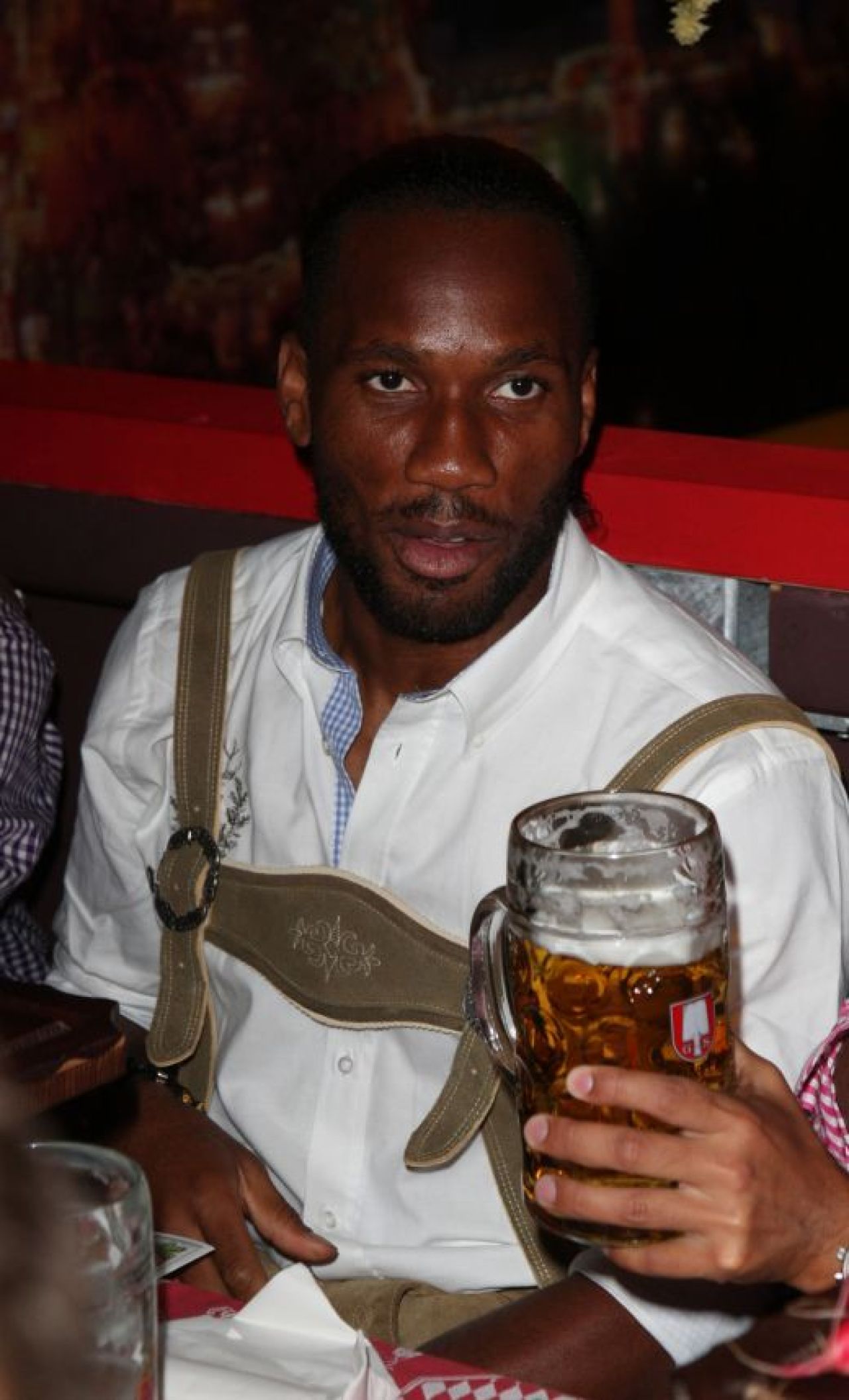 FOTO: A dat ghetele de fotbal pentru pantofii de berar! Ce picioare de zeci de milioane de euro s-au inmuiat in weekend la Oktoberfest:_3