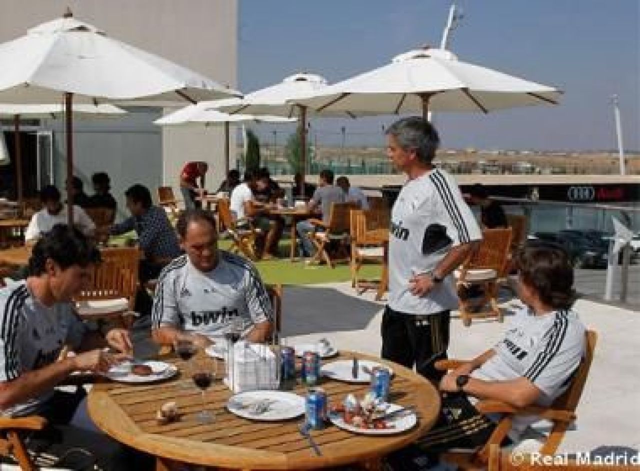 Mourinho si-a socat elevii la finalul antrenamentului: