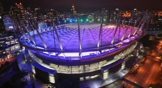 Un stadion care iti taie rasuflarea! In America se inaugureaza duminica o arena de 60.000 de locuri: RECONSTRUCTIA intr-un clip de 2 minute!