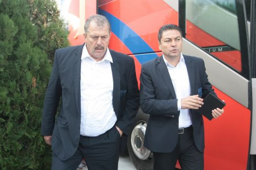 Ce umilinta pentru Meme! A ras de Duckadam ca n-are decat un costum, Ilie Stan n-a uitat si s-a razbunat! Ce decizie a luat antrenorul: