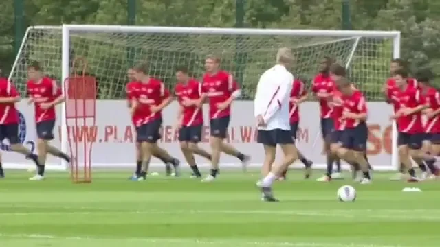 Wenger i-a uimit pe jucatorii lui Arsenal: are 61 de ani dar jongleaza spectaculos!