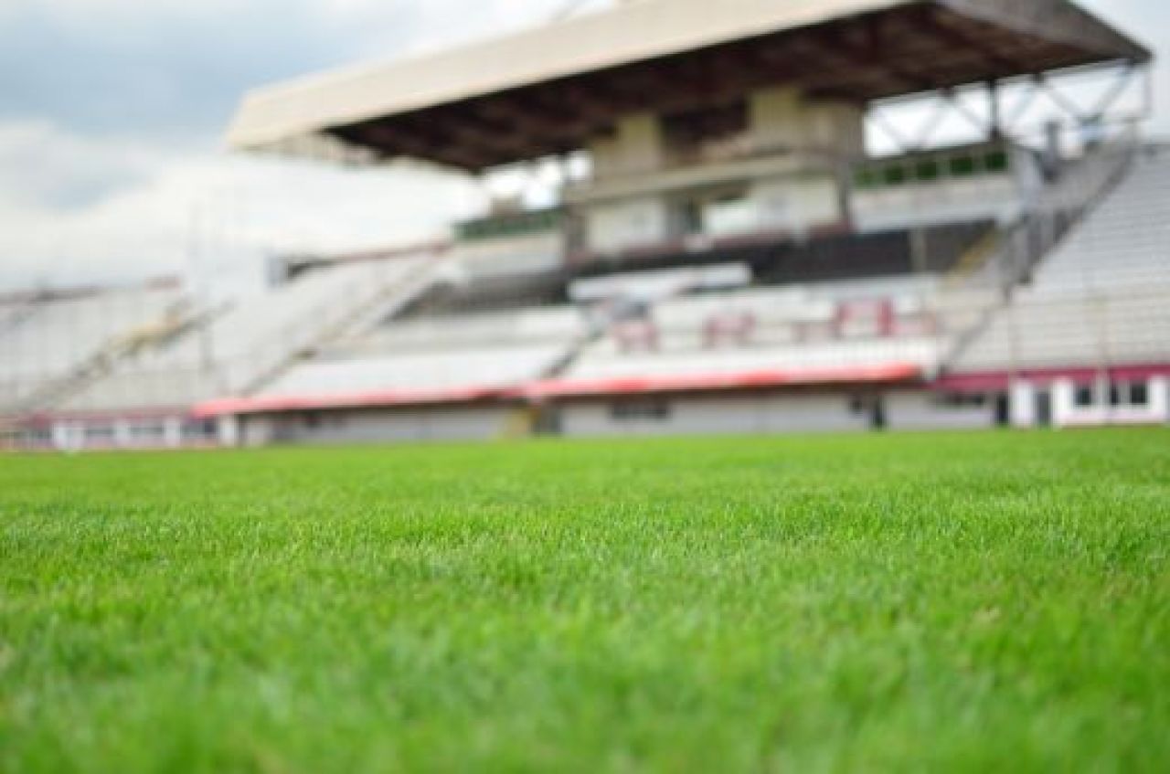 Rapid a facut cel mai tare transfer! Lucescu a mutat echipa pe Highbury si pregateste imnul de Liga! Rapid e ACASA intr-un singur loc:_7