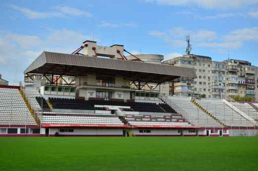 Rapid a facut cel mai tare transfer! Lucescu a mutat echipa pe Highbury si pregateste imnul de Liga! Rapid e ACASA intr-un singur loc:_11